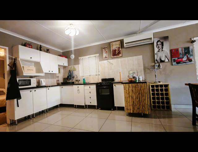 3 BEDROOM HOUSE FOR SALE IN RIVERSIDE BEACH CLUB
